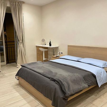 Bed and Breakfast Perlablu In Centro Neapel Exterior foto