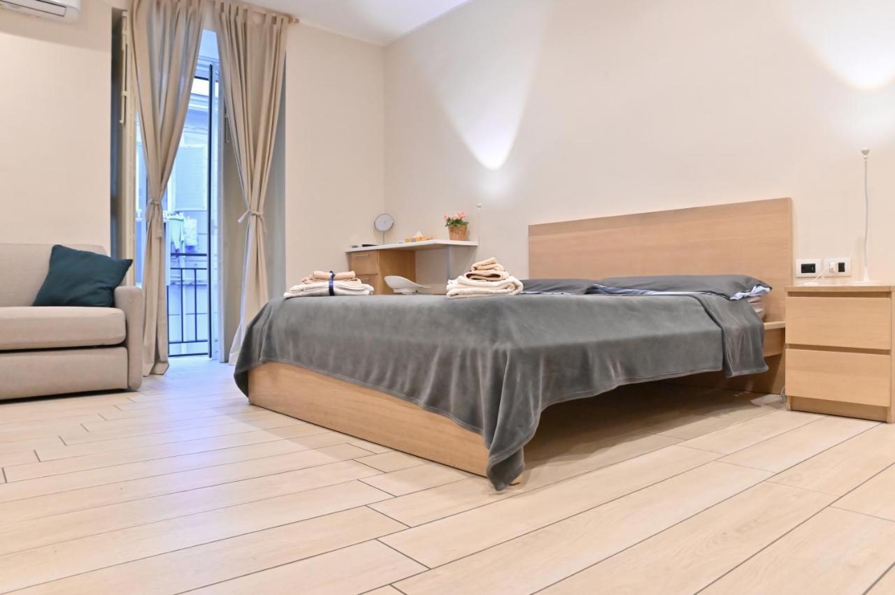 Bed and Breakfast Perlablu In Centro Neapel Exterior foto