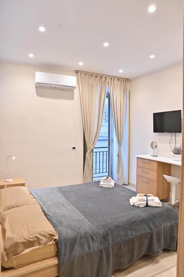 Bed and Breakfast Perlablu In Centro Neapel Exterior foto